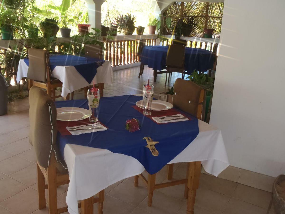 Chez Laurette Hotel Morombe Buitenkant foto